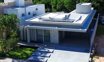 Imagem 2: 3 dormitórios, 3 suíte, 5 banheiro, 4 vagas na garagem, 320M² de Área Construída