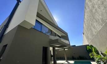 Imagem 3: 4 dormitórios, 4 suíte, 6 banheiro, 4 vagas na garagem, 464M² de Área Construída