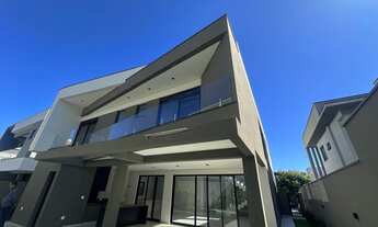 Imagem 2: 4 dormitórios, 4 suíte, 6 banheiro, 4 vagas na garagem, 464M² de Área Construída