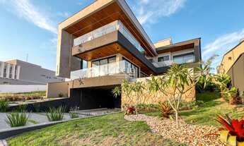 Imagem: 4 dormitórios, 4 suíte, 6 banheiro, 4