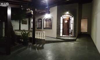 Imagem: 5 dormitórios, 1 suítes, 3 banheiro, 2