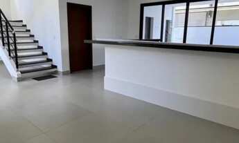 Imagem 2: 4 dormitórios, 4 suíte, 5 banheiro, 2 vagas na garagem, 240M² de Área Construída