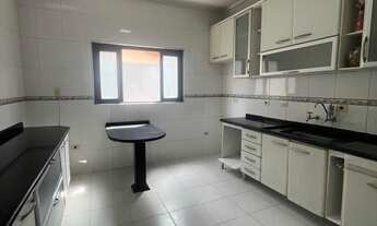 Imagem 7: 3 dormitórios, 1 suítes, 4 banheiro, 2 vagas na garagem, 254M² de Área Construída