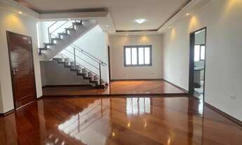 Imagem 5: 3 dormitórios, 1 suítes, 4 banheiro, 2 vagas na garagem, 254M² de Área Construída