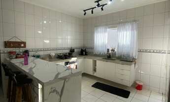 Imagem: 3 dormitórios, 1 suítes, 2 banheiro, 2