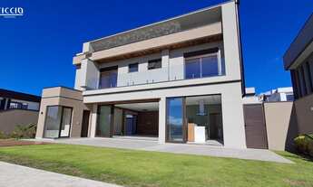 Imagem 2: 4 dormitórios, 4 suíte, 6 banheiro, 3 vagas na garagem, 330M² de Área Construída