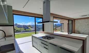 Imagem 7: 4 dormitórios, 4 suíte, 6 banheiro, 3 vagas na garagem, 330M² de Área Construída