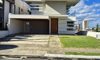 Imagem 2: 4 dormitórios, 3 suíte, 6 banheiro, 2 vagas na garagem, 260M² de Área Construída