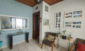 Imagem 2: 4 dormitórios, 1 suítes, 2 banheiro, 2 vagas na garagem, 240M² de Área Construída