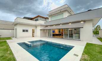 Imagem 2: 3 dormitórios, 3 suíte, 5 banheiro, 4 vagas na garagem, 292M² de Área Construída