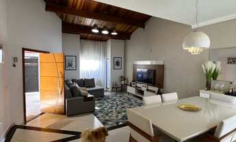 Imagem 2: 3 dormitórios, 1 suítes, 2 banheiro, 2 vagas na garagem, 150M² de Área Construída