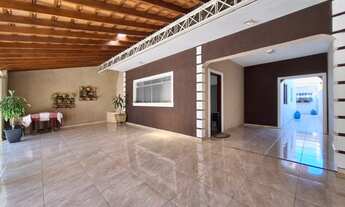 Imagem: 5 dormitórios, 3 banheiro, 4 vagas na garagem