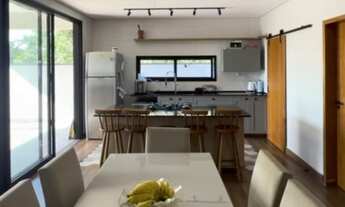 Imagem 2: 4 dormitórios, 1 suítes, 5 banheiro, 2 vagas na garagem, 250M² de Área Construída