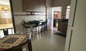 Imagem 3: 3 dormitórios, 1 suítes, 2 banheiro, 2 vagas na garagem, 150M² de Área Construída