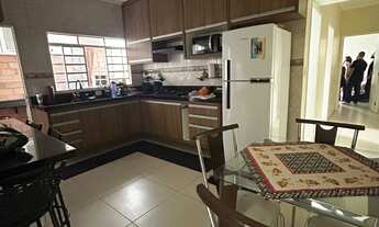 Imagem 5: 3 dormitórios, 1 suítes, 2 banheiro, 2 vagas na garagem, 150M² de Área Construída