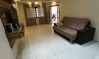 Imagem 7: 3 dormitórios, 1 suítes, 2 banheiro, 2 vagas na garagem, 150M² de Área Construída