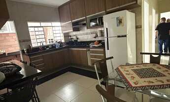 Imagem 4: 3 dormitórios, 1 suítes, 2 banheiro, 2 vagas na garagem, 150M² de Área Construída