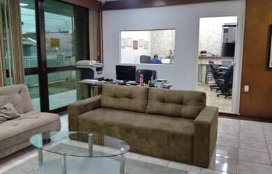 Imagem 6: 3 dormitórios, 1 suítes, 4 banheiro, 7 vagas na garagem, 450M² de Área Construída