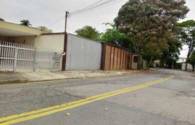 Imagem 3: 3 dormitórios, 1 suítes, 4 banheiro, 7 vagas na garagem, 450M² de Área Construída