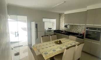 Imagem 5: 3 dormitórios, 2 banheiro, 4 vagas na garagem, 159M² de Área Construída, 139M² de Área Tot