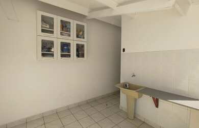 Imagem 6: 2 dormitórios, 1 banheiros, 2 vagas na garagem, 105M² de Área Construída, 200M² de Área To