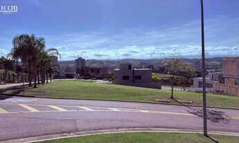 Imagem: 606M² de Área Construída, 606M² de Área