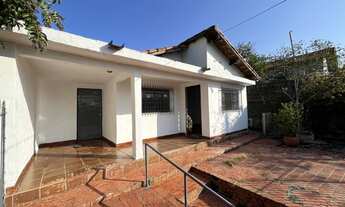 Imagem 3: 3 dormitórios, 2 banheiro, 2 vagas na garagem, 171M² de Área Construída, 263M² de Área Tot