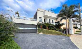 Imagem 4: 4 dormitórios, 4 suíte, 6 banheiro, 2 vagas na garagem, 330M² de Área Construída