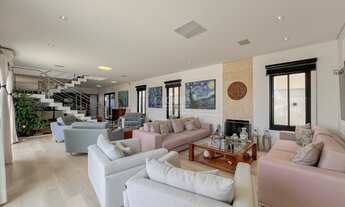 Imagem 7: 4 dormitórios, 4 suíte, 6 banheiro, 2 vagas na garagem, 330M² de Área Construída