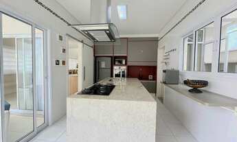 Imagem 2: 4 dormitórios, 3 suíte, 4 banheiro, 4 vagas na garagem, 253M² de Área Construída