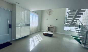 Imagem 2: 4 dormitórios, 3 suíte, 6 banheiro, 2 vagas na garagem, 360M² de Área Construída