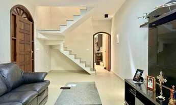 Imagem 6: 3 dormitórios, 1 suítes, 2 banheiro, 2 vagas na garagem, 175M² de Área Construída