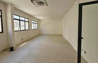 Imagem 5: 3 dormitórios, 1 suítes, 2 banheiro, 2 vagas na garagem, 92M² de Área Construída