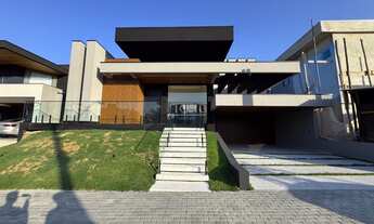 Imagem: 4 dormitórios, 4 suíte, 6 banheiro, 2