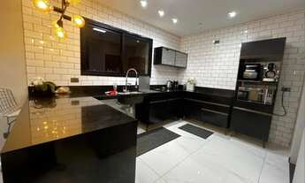 Imagem 5: 4 dormitórios, 4 suíte, 5 banheiro, 2 vagas na garagem, 210M² de Área Construída