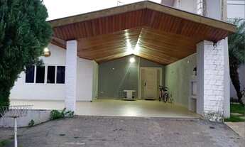 Imagem: 4 dormitórios, 2 banheiro, 3 vagas na garagem