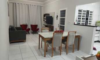 Imagem: 3 dormitórios, 1 suítes, 2 banheiro, 2