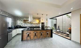 Imagem 5: 4 dormitórios, 1 suítes, 3 banheiro, 4 vagas na garagem, 200M² de Área Construída