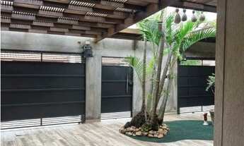 Imagem 2: 3 dormitórios, 1 suítes, 4 banheiro, 2 vagas na garagem, 155M² de Área Construída