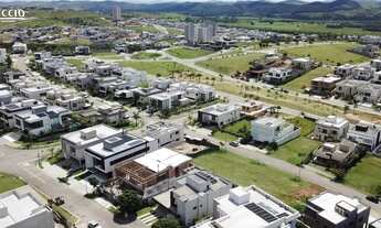 Imagem 2: 555M² de Área Construída, 555M² de Área Total