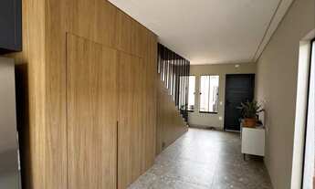 Imagem 4: 3 dormitórios, 1 suítes, 4 banheiro, 2 vagas na garagem, 215M² de Área Construída