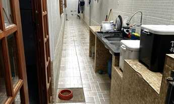 Imagem 2: 3 dormitórios, 1 suítes, 2 banheiro, 2 vagas na garagem, 180M² de Área Construída