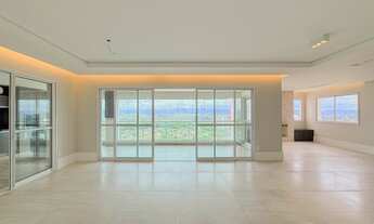 Imagem 2: 3 dormitórios, 3 suíte, 5 banheiro, 3 vagas na garagem, 233M² de Área Construída