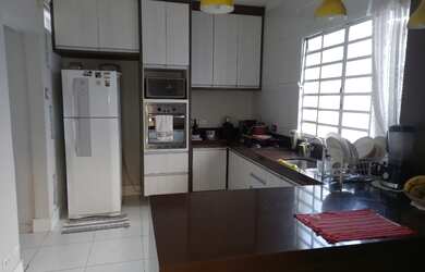 Imagem 3: 5 dormitórios, 1 suítes, 1 banheiros, 2 vagas na garagem, 236M² de Área Construída