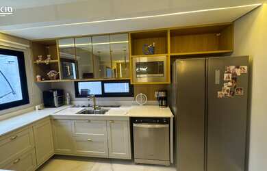 Imagem 5: 4 dormitórios, 1 suítes, 4 banheiro, 2 vagas na garagem, 318M² de Área Construída