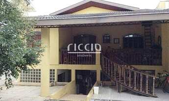 Imagem: 3 dormitórios, 2 banheiro, 3 vagas na garagem