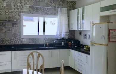 Imagem 3: 4 dormitórios, 4 suíte, 6 banheiro, 4 vagas na garagem, 284M² de Área Construída