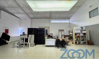 Imagem 6: SIA TRECHO 03 - PARTE DE GALPÃO COM ESPAÇO FRONTAL DA AVENIDA E ESTRUTURA COMPLETA PARA SU