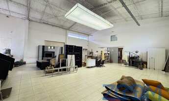 Imagem 7: SIA TRECHO 03 - PARTE DE GALPÃO COM ESPAÇO FRONTAL DA AVENIDA E ESTRUTURA COMPLETA PARA SU