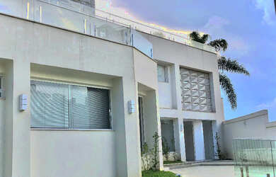 Imagem 2: Casa alto padrão para venda no bairro Hugo Lange em Curitiba